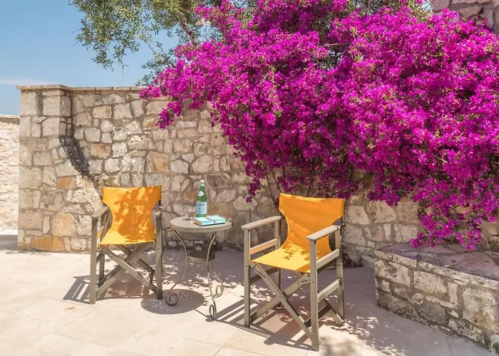 فيلة The Stone House Oziás